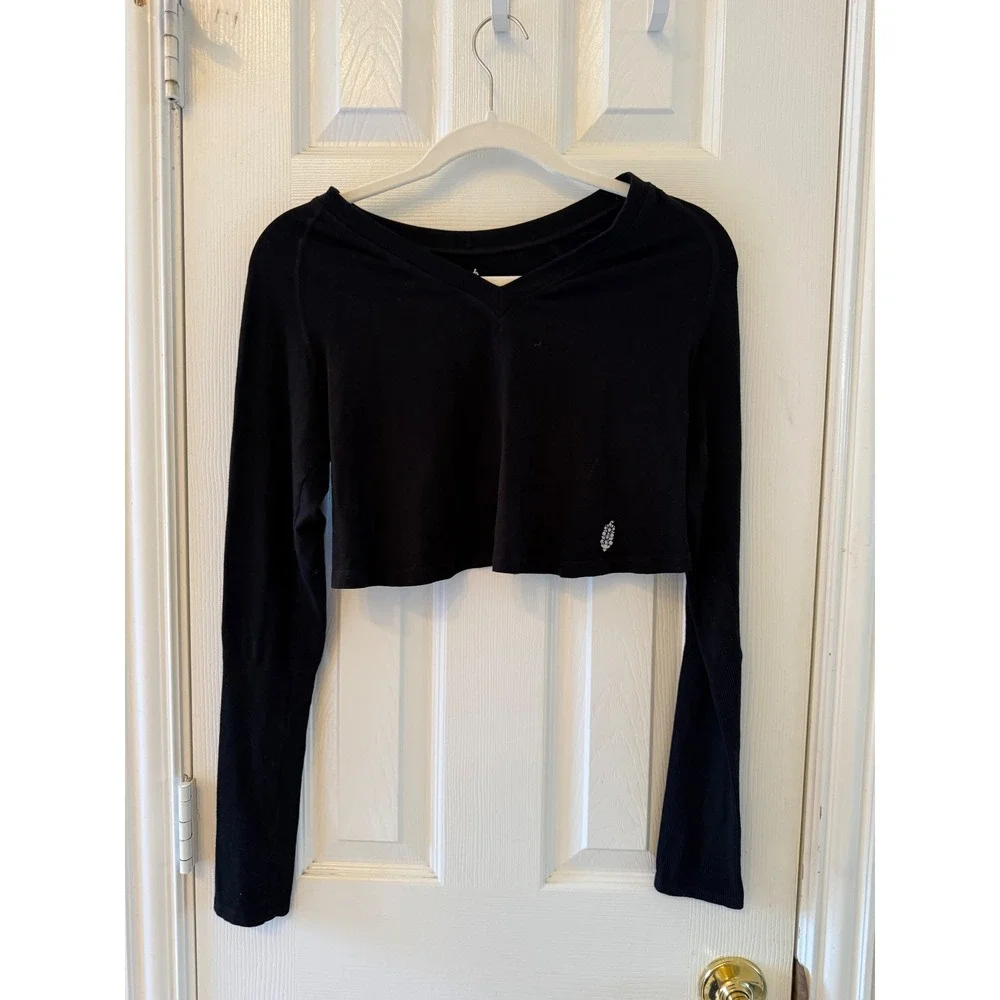Free People Movement Black‎ Cropped Long Sleeve Top M/L V Neck Athleisure